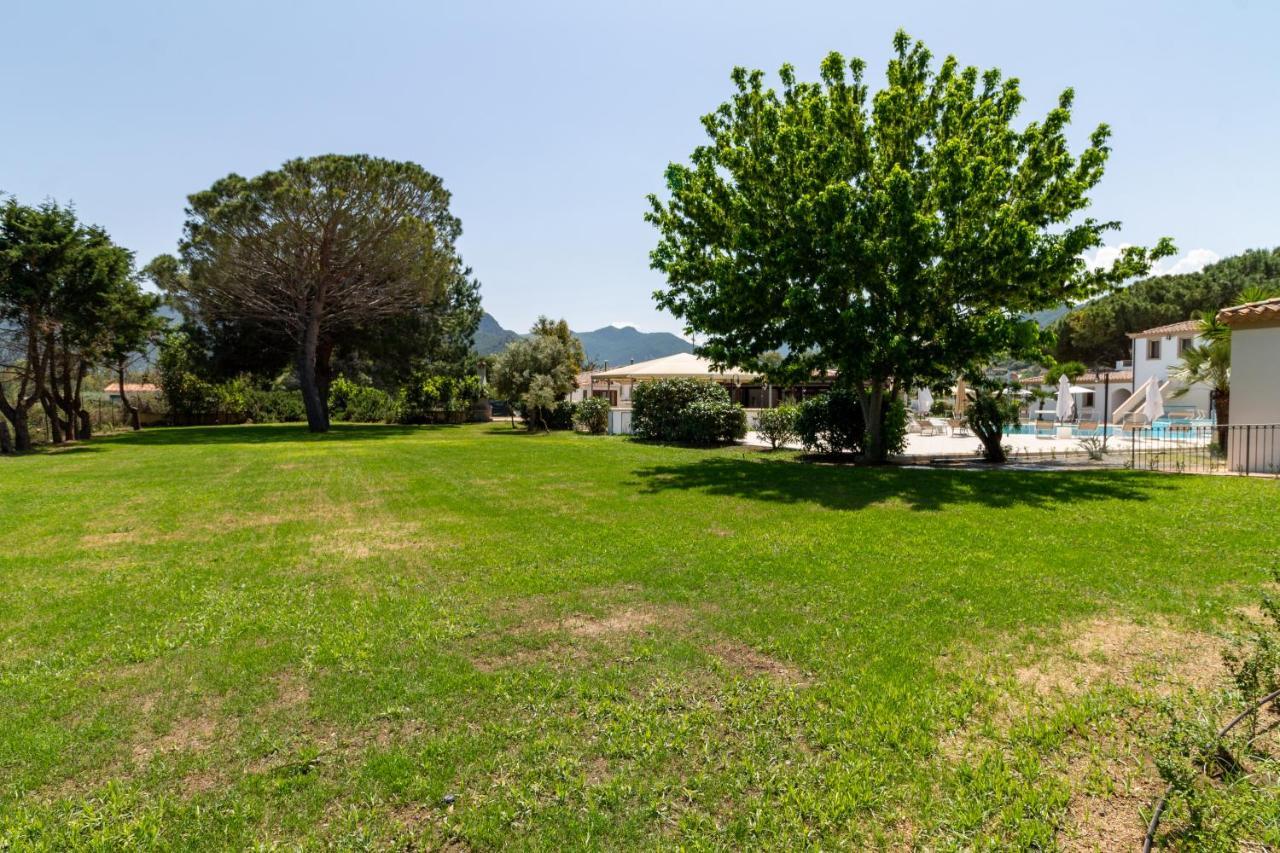 קרדדו Museddu Beach Residence מראה חיצוני תמונה